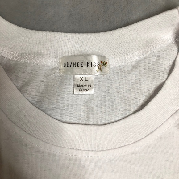 2 Urbanplanet Orangekiss tee with butterfly design - Picture 4 of 5